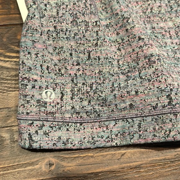 Lululemon Runderful Long Sleeve. NWT. Size 8 - Picture 6 of 6